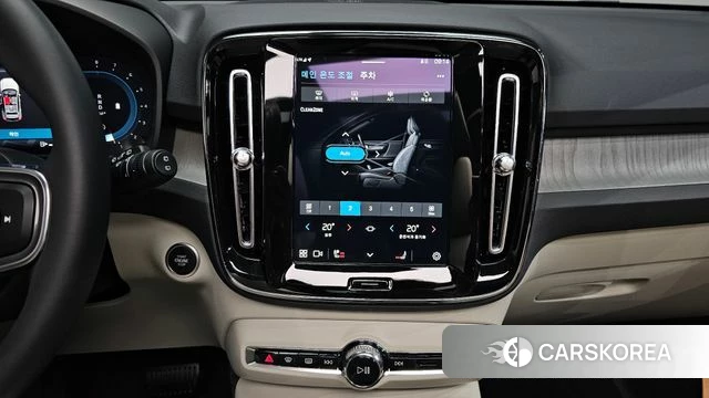 Volvo XC40 2024 Черный из Кореи, фото 4