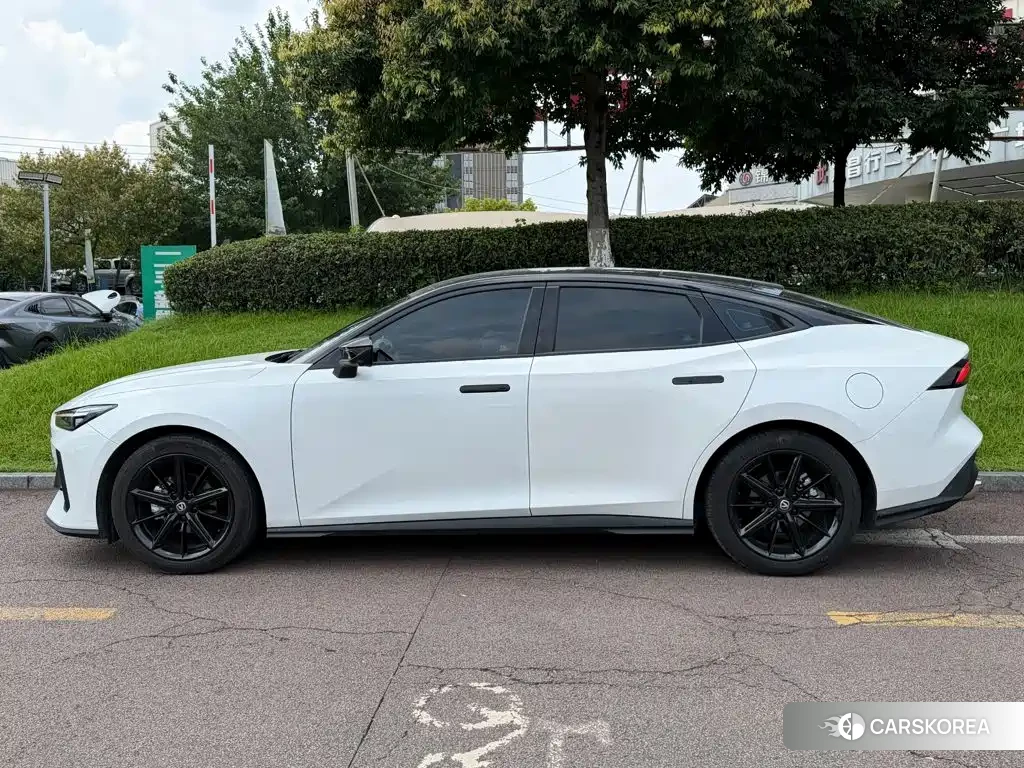 Chang'an UNI-V 2023 Белый из Китая, фото 4