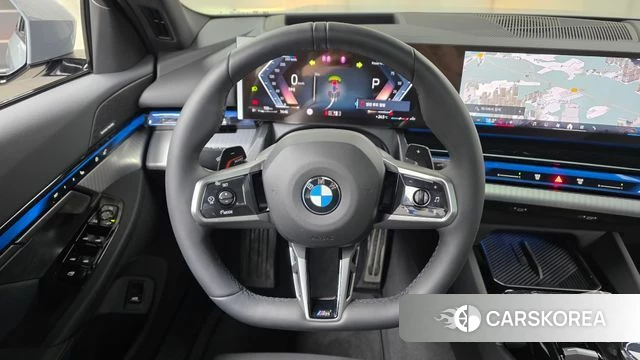 BMW 5 Series (G60) 2025 Серебристо-серый из Кореи, фото 4