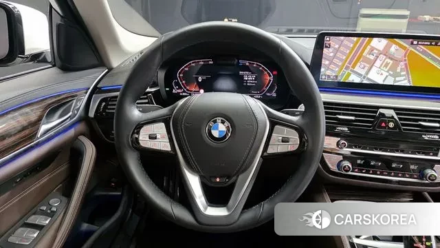 BMW 5 Series (G30) 2023 Белый из Кореи, фото 4