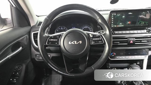 Kia Seltos 2022 Белый из Кореи, фото 4