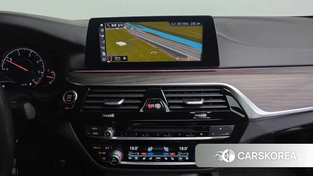 BMW 5 Series (G30) 2018 Белый из Кореи, фото 4