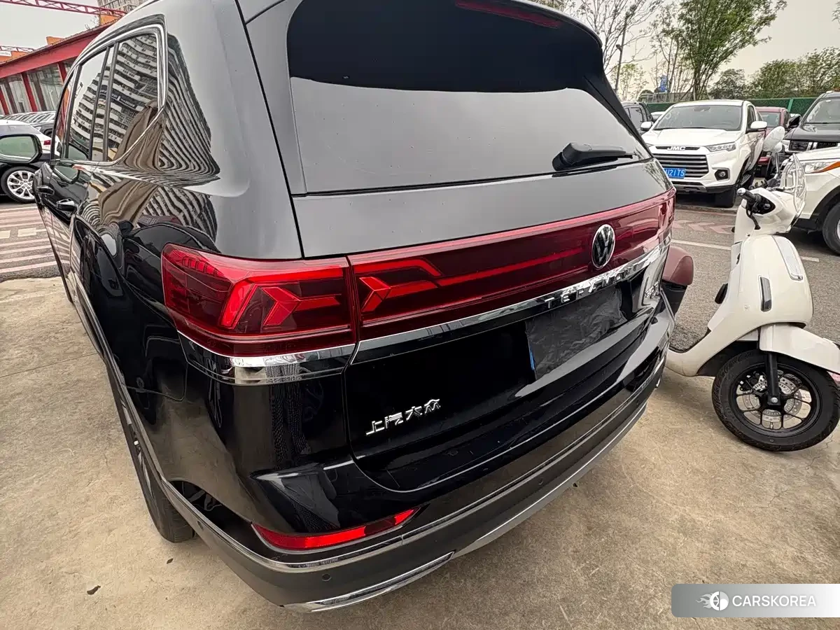 Volkswagen Touareg 2022 Черный из Китая, фото 4