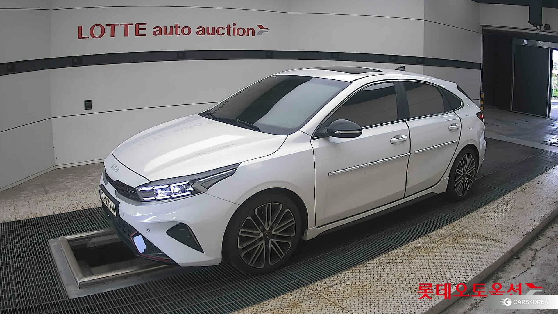 Kia K3 2022 Snow White Pearl из Кореи, фото 4