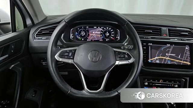 Volkswagen Tiguan second Generation 2023 Белый из Кореи, фото 4