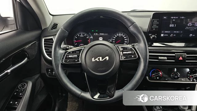 Kia Seltos 2022 Белый из Кореи, фото 4