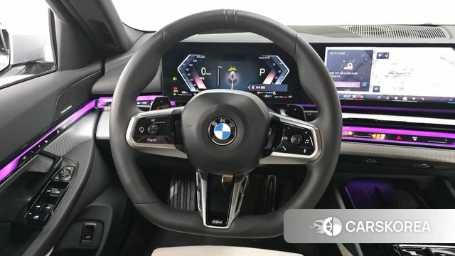 BMW 5 Series (G60) 2025 Серебристо-серый из Кореи, фото 4