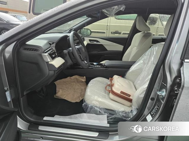 Toyota Camry (XV80) 2026 Серый из Кореи, фото 4