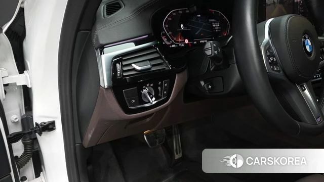 BMW 5 Series (G30) 2022 Белый из Кореи, фото 4