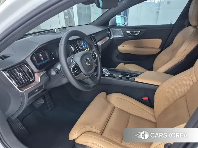 Volvo V60 Cross-Country 2nd Generation 2025 Белый из Кореи, фото 4