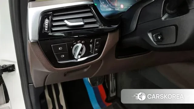 BMW 5 Series (G30) 2020 Белый из Кореи, фото 4