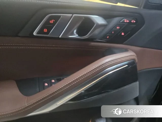 BMW X6 (G06) 2025 Черный из Кореи, фото 4