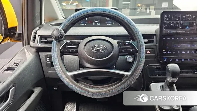 Hyundai Staria 2023 Желтый из Кореи, фото 4