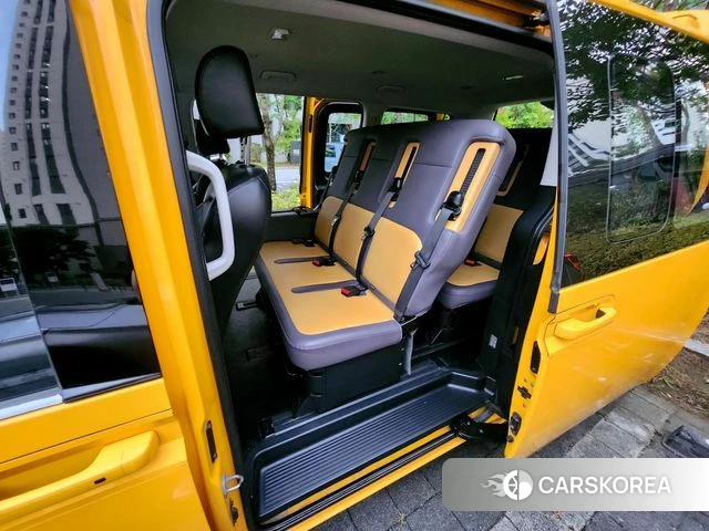 Hyundai Staria 2022 Желтый из Кореи, фото 4