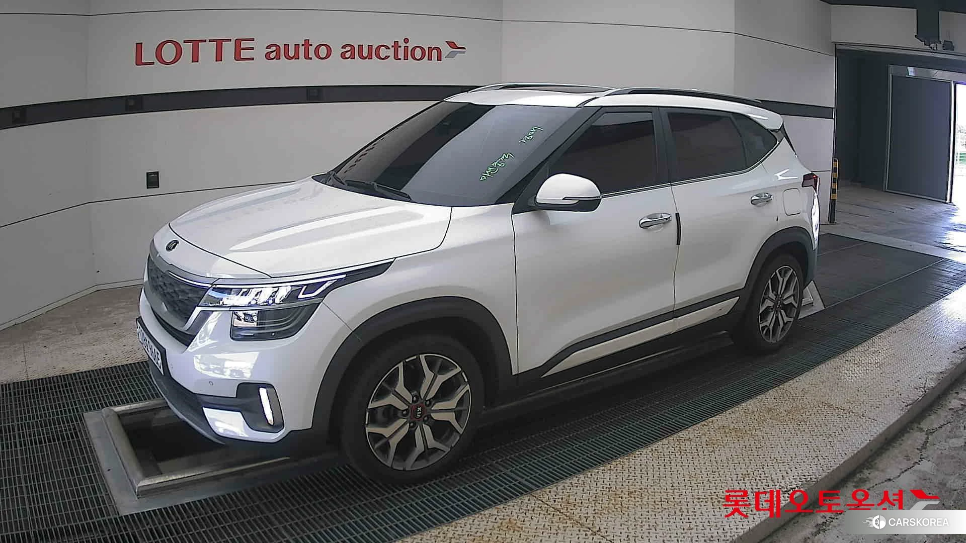 Kia Seltos 2020 Snow White Pearl из Кореи, фото 4