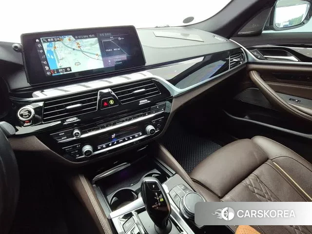 BMW 5 Series (G30) 2018 Цвет галактики из Кореи, фото 4
