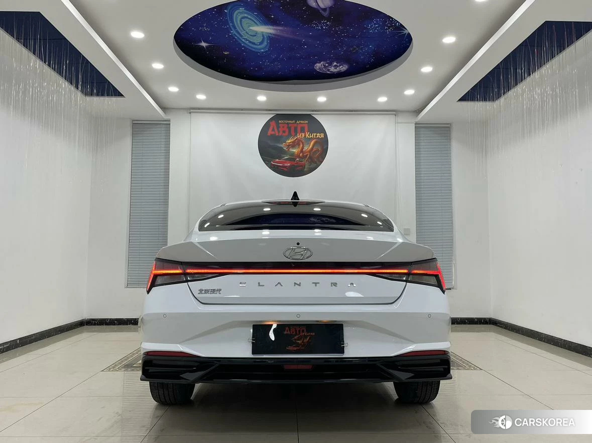 Hyundai Elantra 2023 Белый из Китая, фото 4