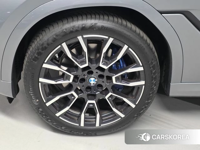 BMW X6 (G06) 2025 Серебристо-серый из Кореи, фото 4