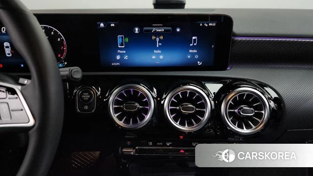 Mercedes-Benz A-Class W177 2024 Белый из Кореи, фото 4