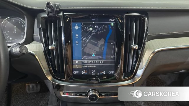 Volvo V60 Cross-Country 2nd Generation 2019 Белый из Кореи, фото 4