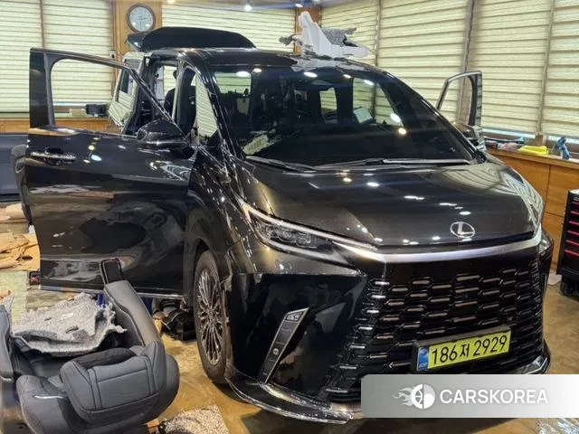 Lexus LM Second Generation 2024 Черный из Кореи, фото 4