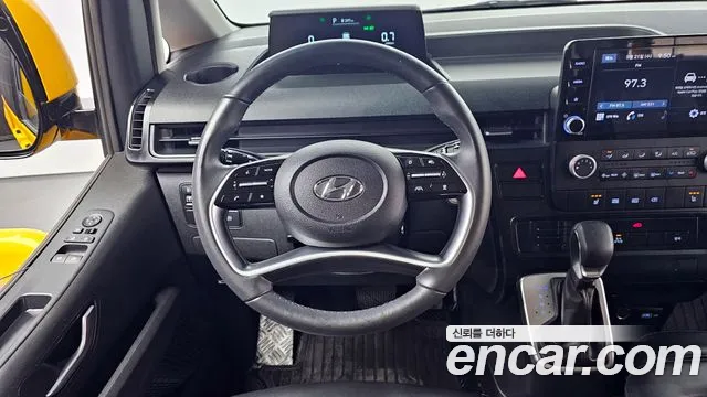 Hyundai Staria 2023 Желтый из Кореи, фото 4