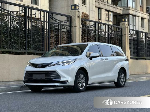Toyota Saina 2023 Белый из Китая, фото 4
