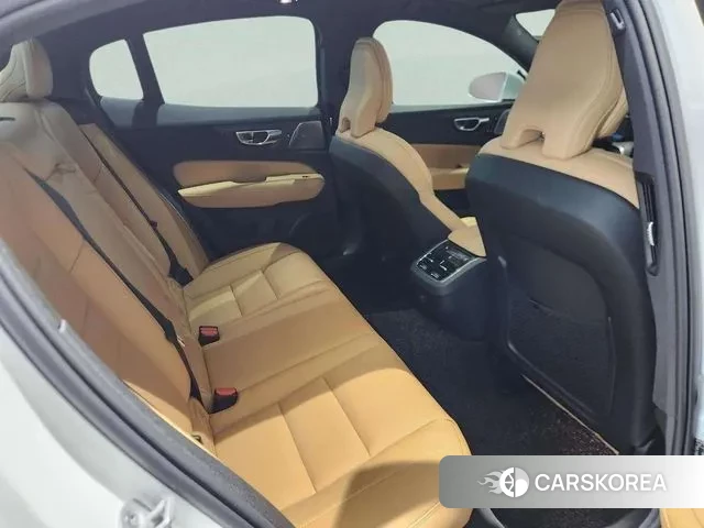 Volvo S60 3rd generation 2023 Белый из Кореи, фото 4