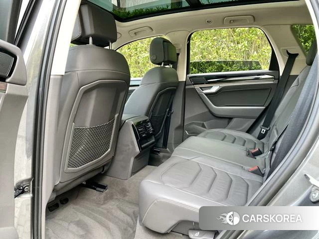 Volkswagen Touareg 2022 Темно-серый из Китая, фото 4