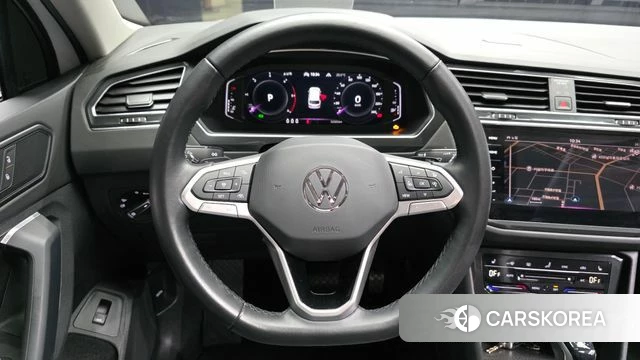 Volkswagen Tiguan second Generation 2023 Белый из Кореи, фото 4