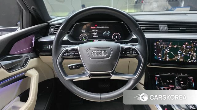 Audi e-Tron 2022 Белый из Кореи, фото 4