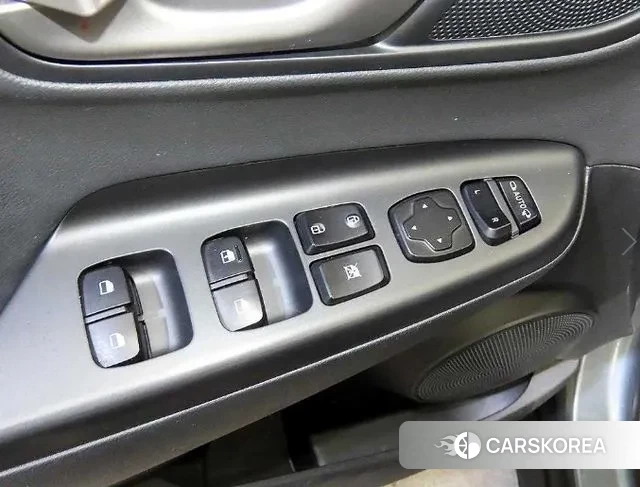 Hyundai Kona 2018 Серебристо-серый из Кореи, фото 4