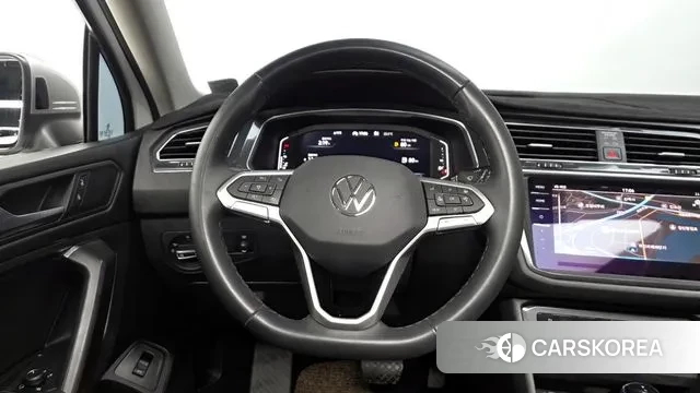 Volkswagen Tiguan Allspace 2023 Белый из Кореи, фото 4