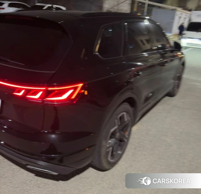 Volkswagen Touareg 3rd generation 2025 Черный из Кореи, фото 4