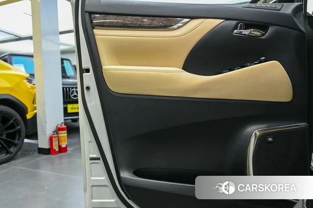 Toyota Elfa 2022 Белый из Китая, фото 4