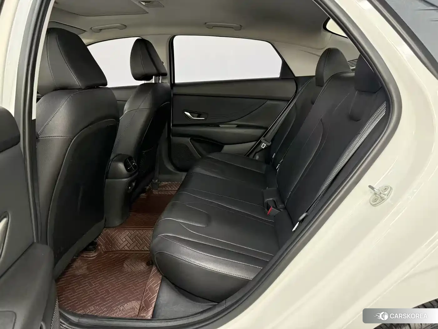 Hyundai Elantra 2023 Белый из Китая, фото 4