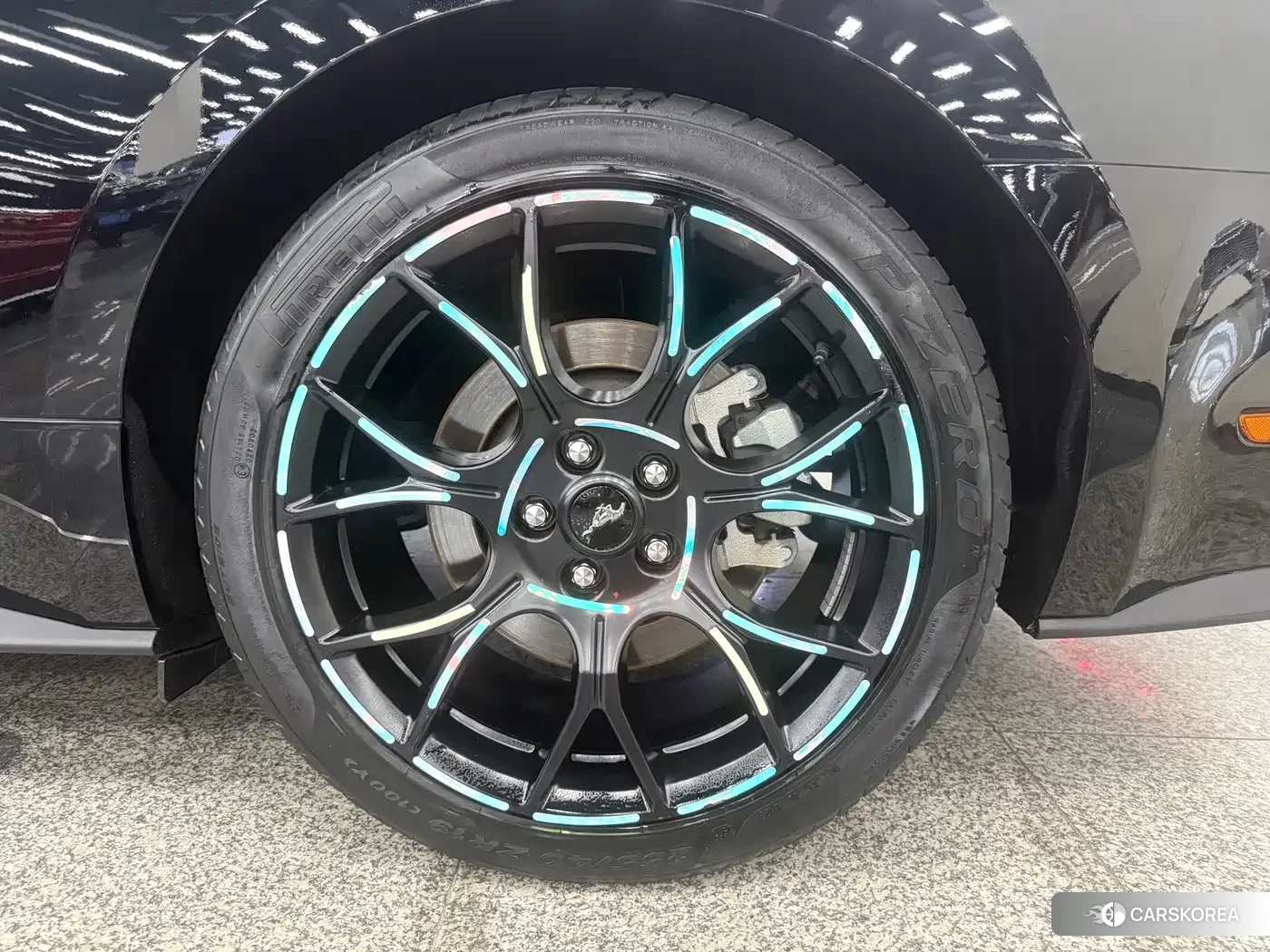 Ford Mustang 2023 Черный из Китая, фото 4