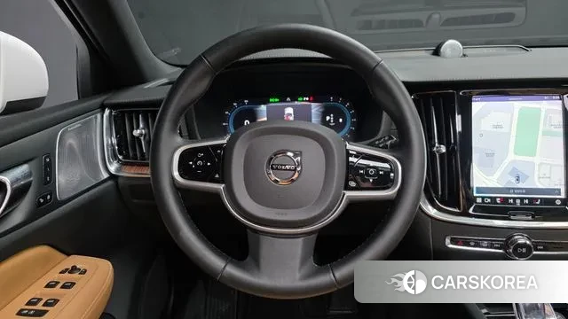 Volvo V60 Cross-Country 2nd Generation 2022 Белый из Кореи, фото 4