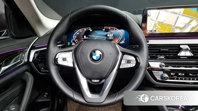 BMW 5 Series (G30) 2023 Белый из Кореи, фото 4