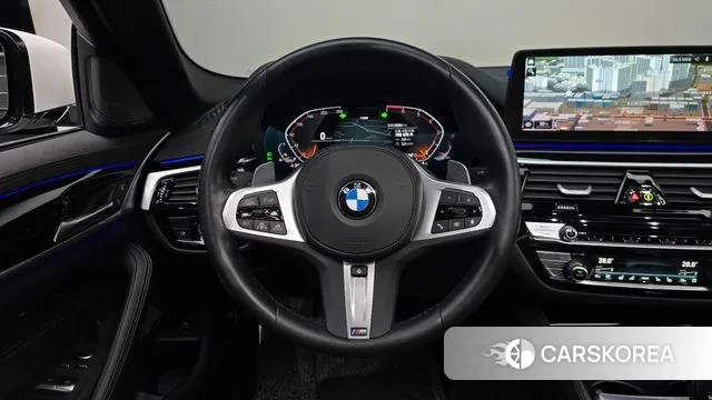 BMW 5 Series (G30) 2023 Белый из Кореи, фото 4