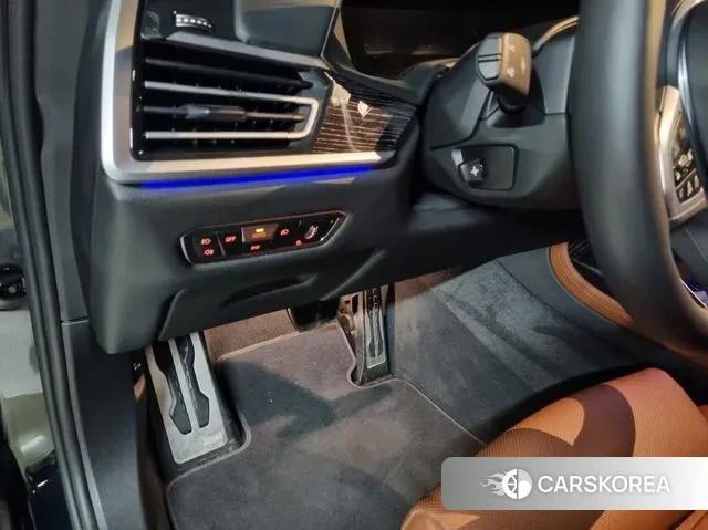 BMW X7 (G07) 2022 Черный из Кореи, фото 4