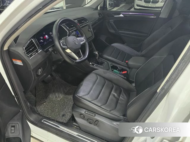 Volkswagen Tiguan second Generation 2022 Белый из Кореи, фото 4