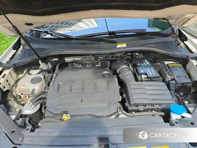 Volkswagen Tiguan second Generation 2022 Белый из Кореи, фото 4