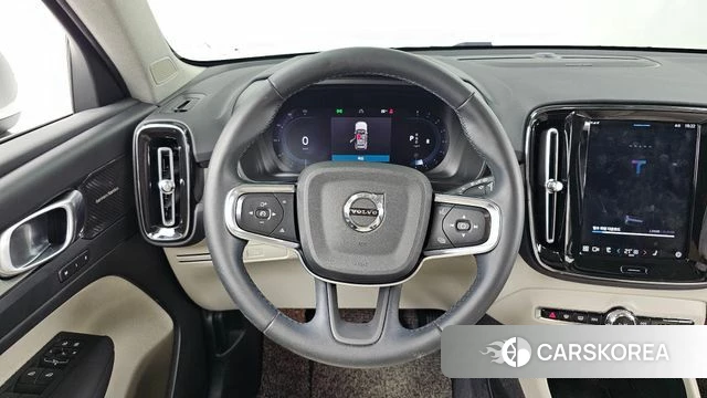 Volvo XC40 2023 Белый из Кореи, фото 4