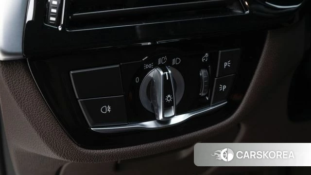 BMW 5 Series (G30) 2023 Белый из Кореи, фото 4