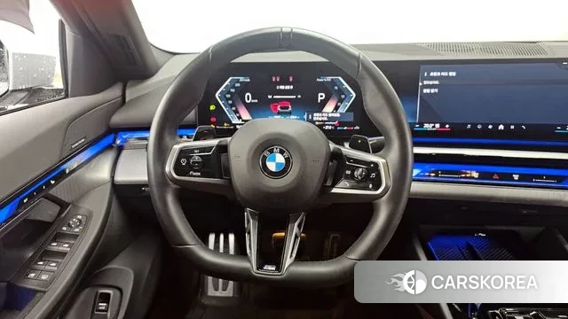 BMW 5 Series (G60) 2024 Цвет галактики из Кореи, фото 4