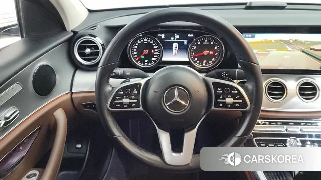 Mercedes-Benz E-Class W213 2018 Белый из Кореи, фото 4