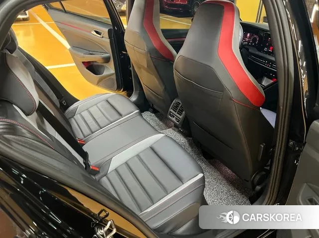 Volkswagen Golf 8th Generation 2024 Черный из Кореи, фото 4