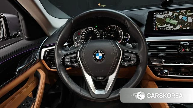 BMW 5 Series (G30) 2018 Серебристо-серый из Кореи, фото 4
