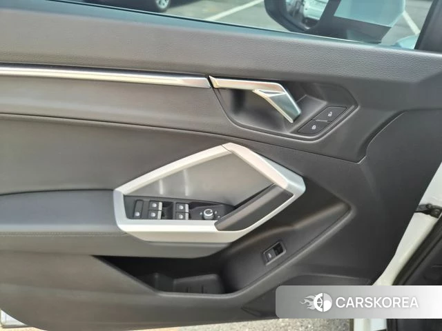 Audi Q3 (F3) 2022 Белый из Кореи, фото 4